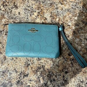 BRAND NEW Blue/Teal Coach Handbag/small clutch wristlet